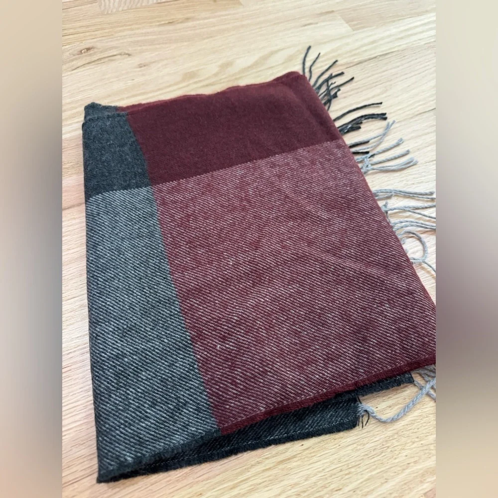 NWT‎ Men’s Scarf Color Block Maroon Grey Fringe